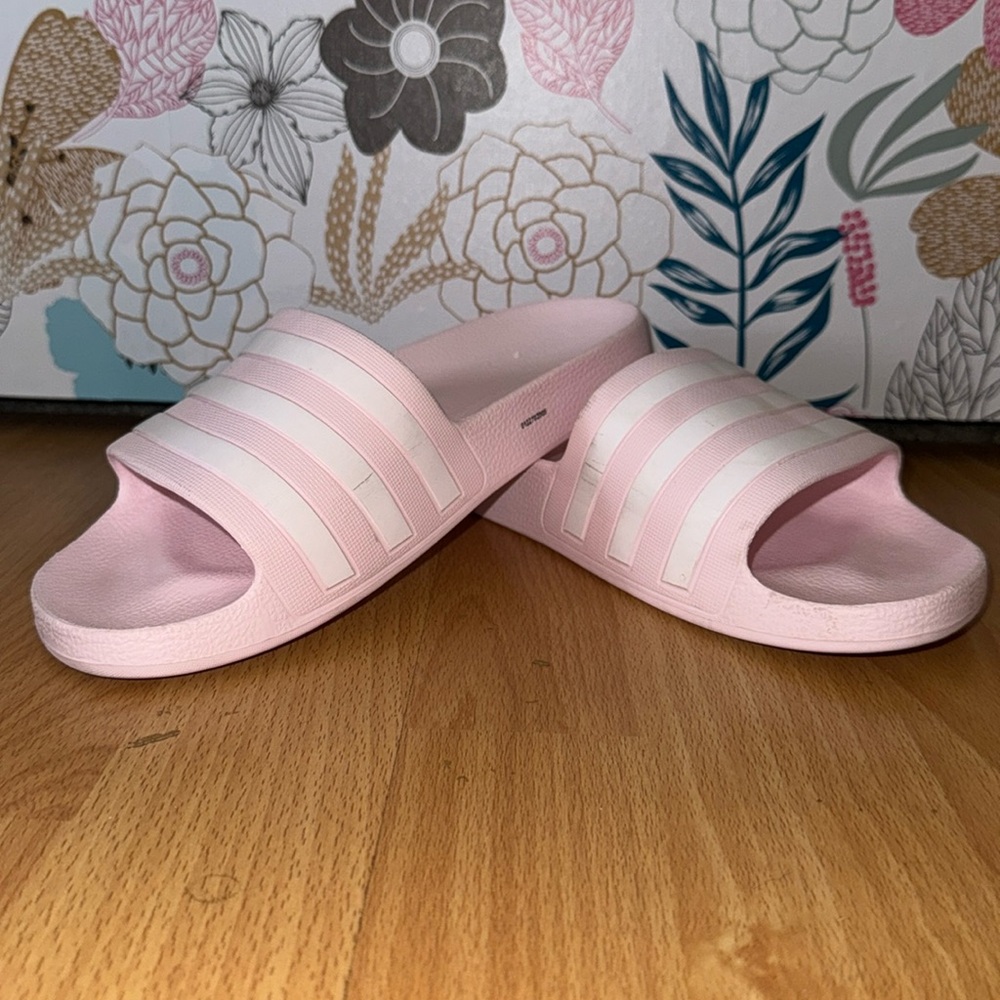 ADIDAS SLIDES